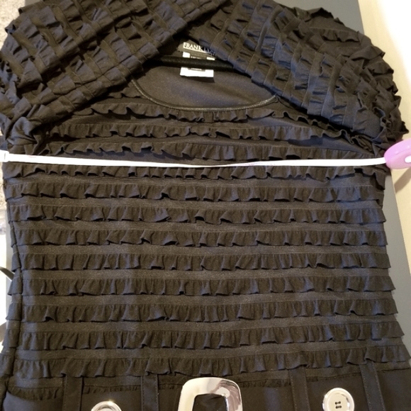 Frank Lyman Black Ruffle Silver Belt Top. - Picture 7 of 9